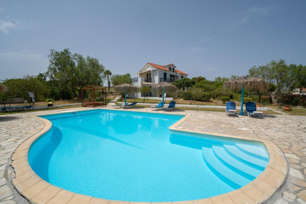 Xi Beach XI Village מראה חיצוני תמונה
